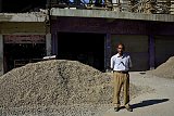 Adel, 58 ans, était commerçant à Mossoul Ouest. Il a fui Mossoul pendant les combats. Père de 6 enfants, il souhaite aujourd'hui reconstruire sa maison et rouvrir son commerce, Mossoul Ouest, Irak. Crédit photo : Ines Gil