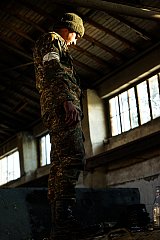 Un soldat arménien sur un tank récupéré à l'Azerbaïdjan. Crédit photo : Ines Gil
